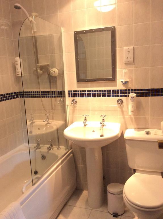 Briars Hall Hotel Burscough 客房 照片